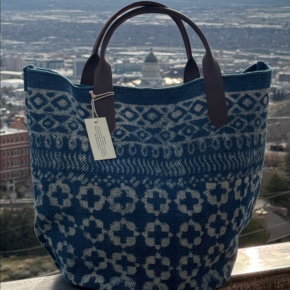 Indio dyed “Kumba Tote”. Large shopping, picnic or beach bag. New with tags! - Picture 4 of 12